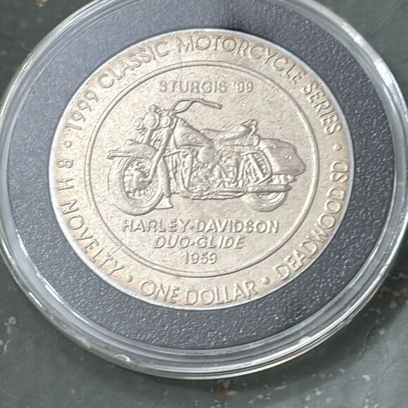1999 Sturgis Coin Harley Davidson Challenge Token Black Hills Duo Glide 1959 - Picture 1 of 3